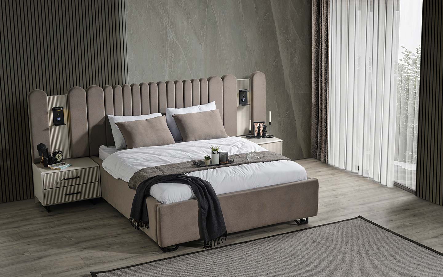 Black Line Başlıklı Karyola